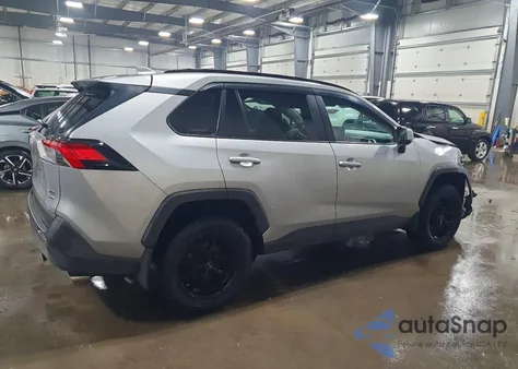 2021 Toyota Rav4 Xle z USA, uszkodzony, nr VIN 2T3P1RFV3MW193393